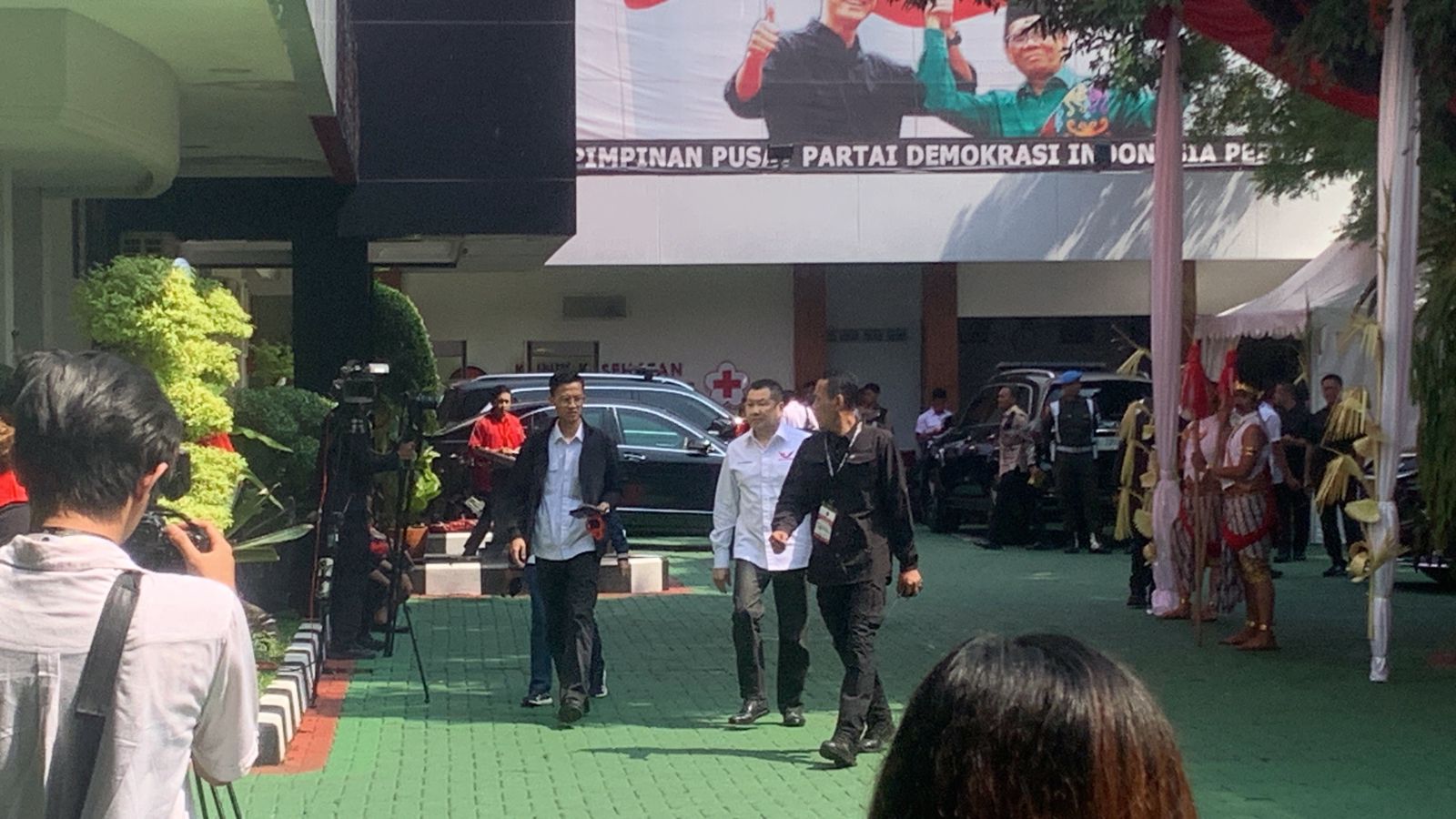 Hadiri HUT Ke-51 PDIP, Hary Tanoe Berbincang Akrab dengan Megawati dan Wapres Ma'ruf Amin