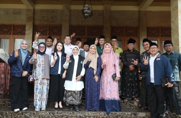 Hary Tanoesoedibjo Beri Puskestren di Ponpes KHAS Kempek Cirebon