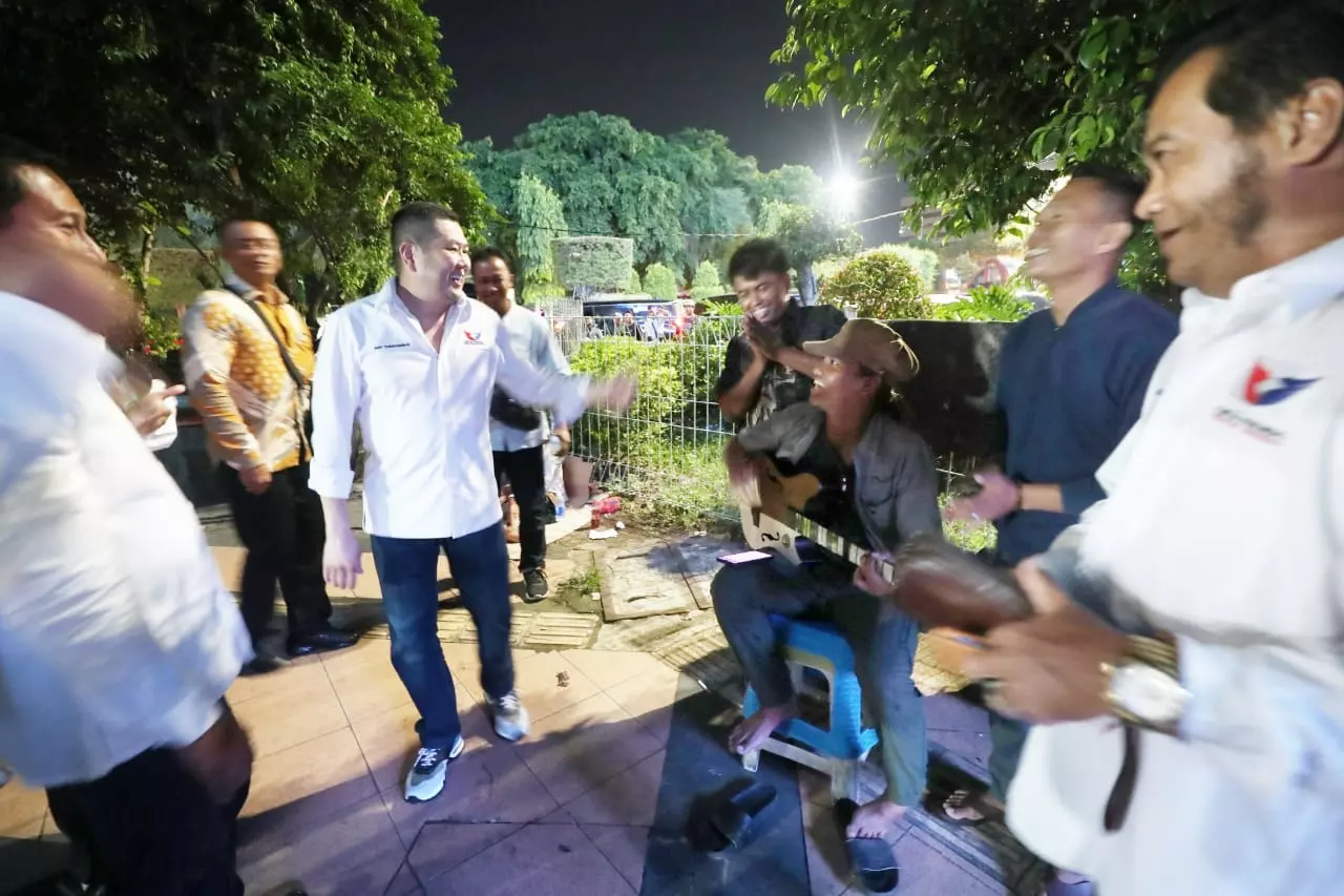 Di Semarang, HT dan Pengamen Nyanyi Bareng Mars Perindo