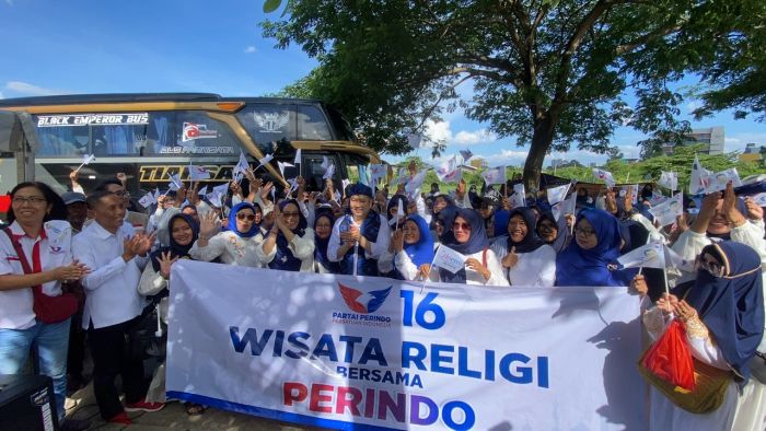 HT Lepas Peserta Wisata Religi Bersama Caleg Partai Perindo Ratu Siti Romlah