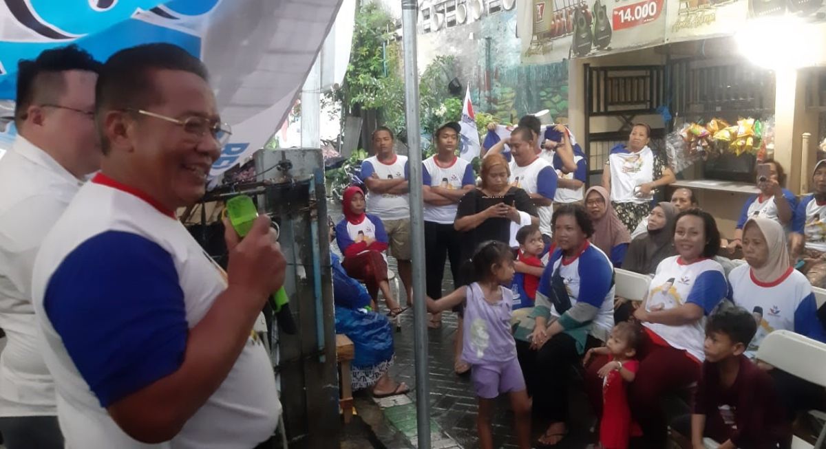 Hujan Deras Tak Surutkan Semangat Warga Surabaya Bertemu Caleg Partai Perindo Anang Iskandar