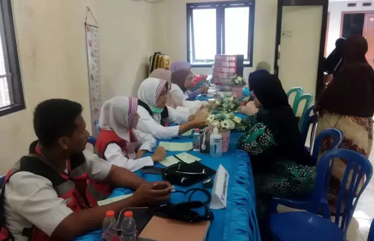 Hujan Tak Surutkan Warga Datangi Bazar Murah dan Cek Kesehatan Gratis Partai Perindo 