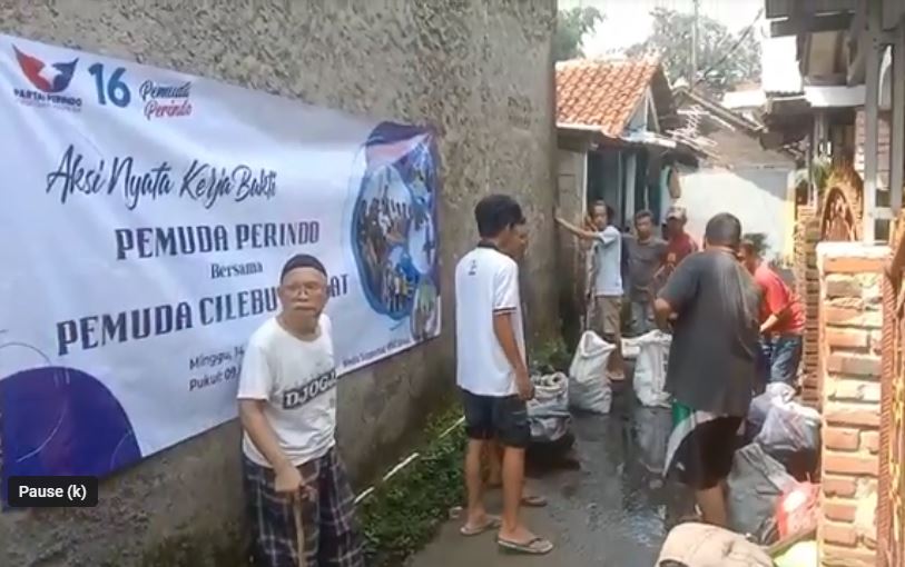 Jaga Budaya Gotong Royong, Partai Perindo Bersihkan Lingkungan di Bogor