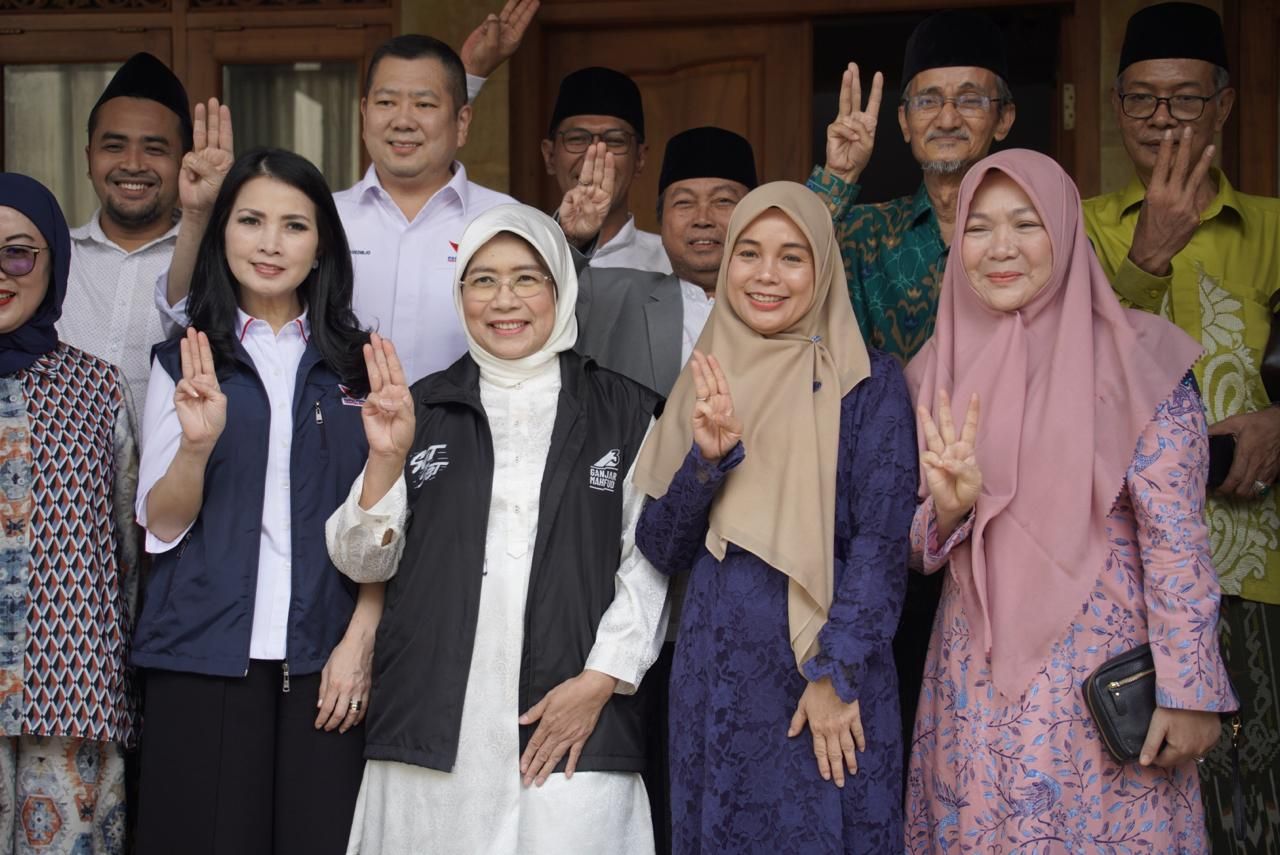 Kunjungi Ponpes Khas Kempek, Hary Tanoe Ceritakan Kehebatan Siti Atikoh ke KH Musthofa Aqil Siroj