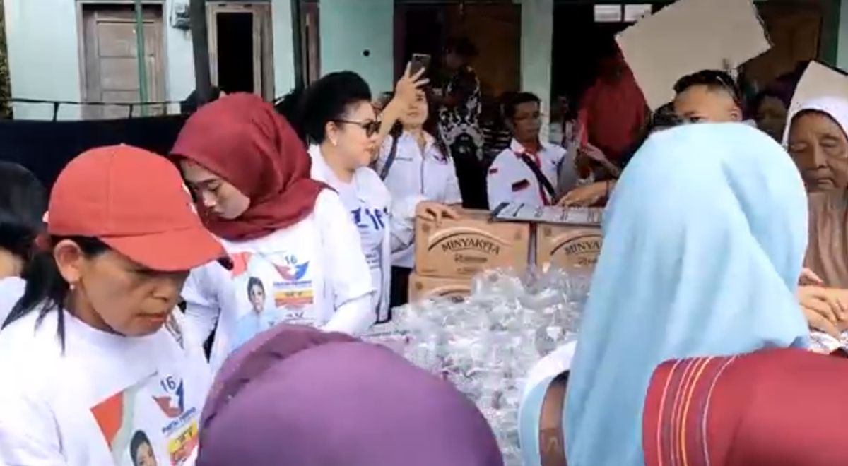 Kurangi Beban Masyarakat, Caleg Partai Perindo Gelar Bazar Minyak Goreng Murah di Boyolali