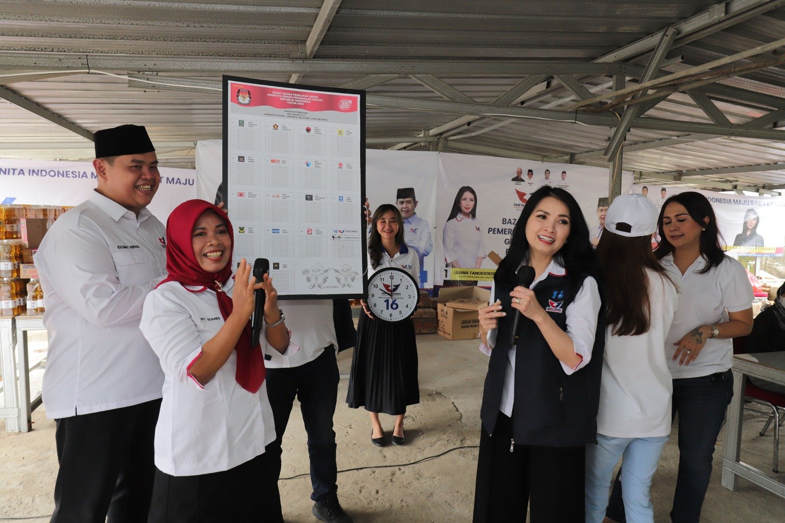 Liliana Tanoesoedibjo Pompa Semangat Warga di Kebayoran Baru