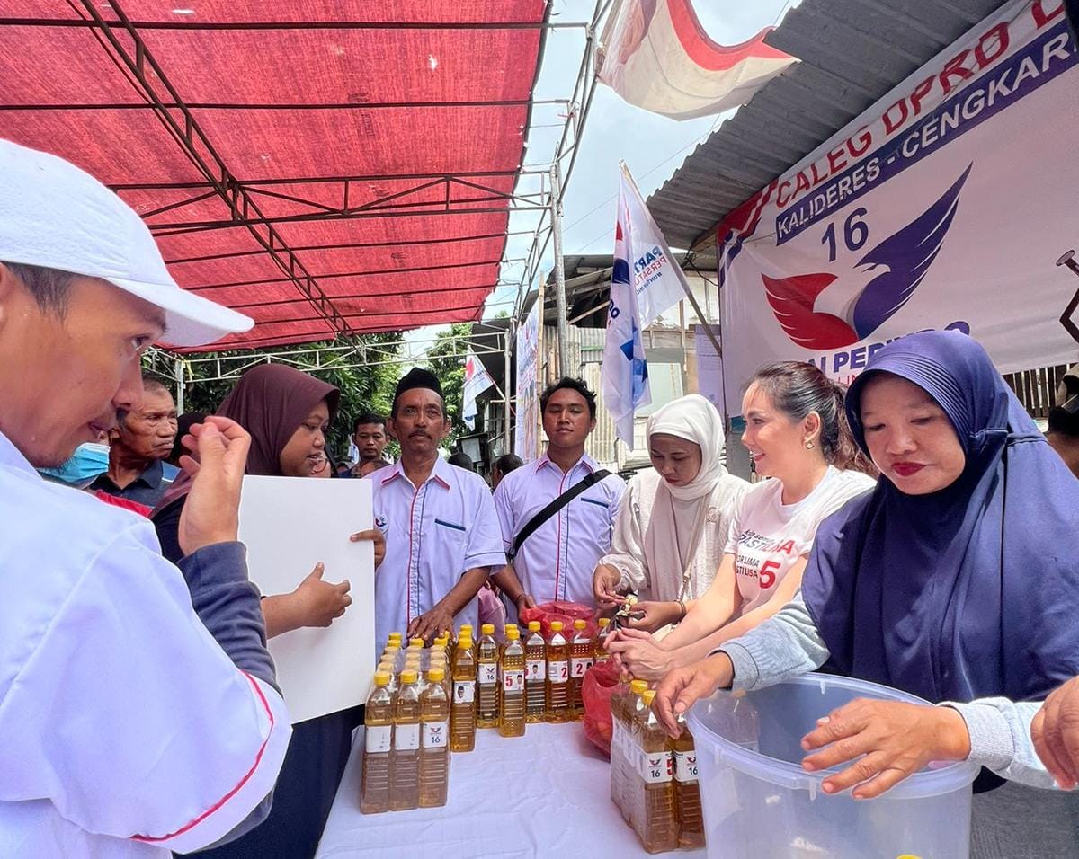 Caleg Partai Perindo Lisa Mariana Gelar Bazar Sembako Murah