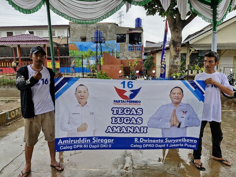 Masyarakat Antusias Ikuti Bazar Minyak Goreng Murah Partai Perindo di Cempaka Putih Jakpus