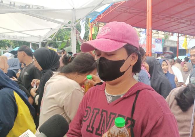 Tebus Murah Minyak Goreng Perindo, Ibu Muda di Cipayung: Lumayan Buat Masak