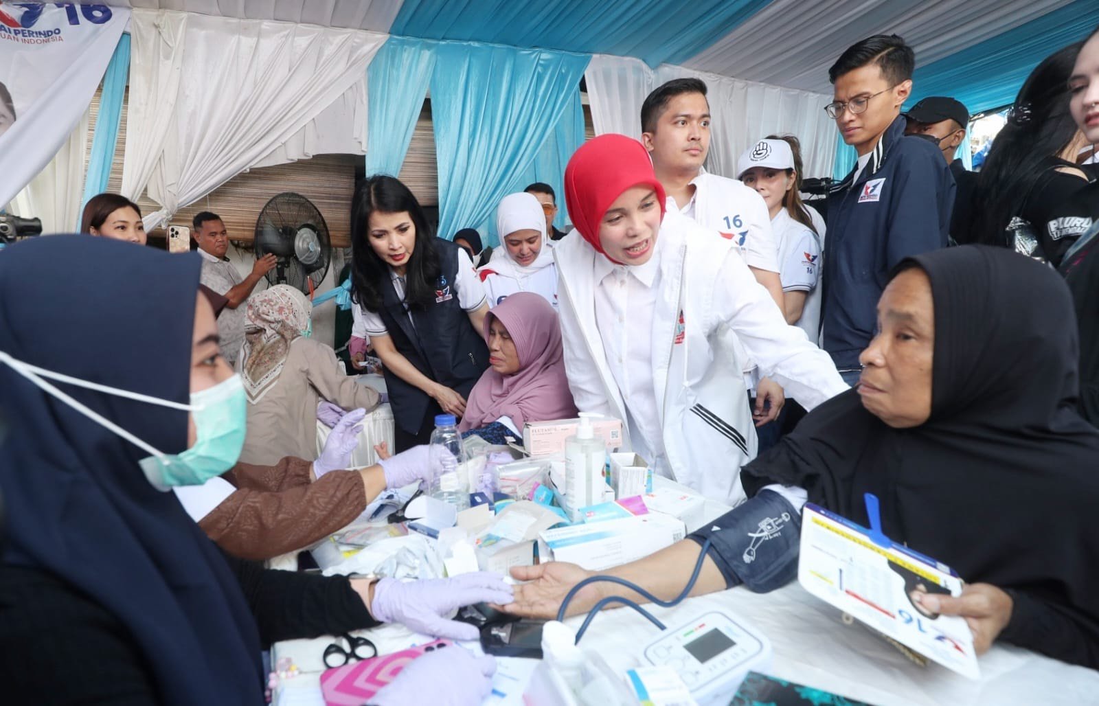 Momen Kompak Siti Atikoh dan Liliana Tanoesoedibjo Pantau Cek Kesehatan Gratis dari Partai Perindo