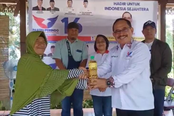 Caleg Partai Perindo Gelar Bazar Minyak Goreng Murah di Sleman 