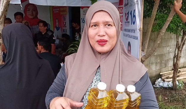 Partai Perindo Gelar Bazar Minyak Goreng Murah di Bekasi, Warga Ucapkan Terima Kasih