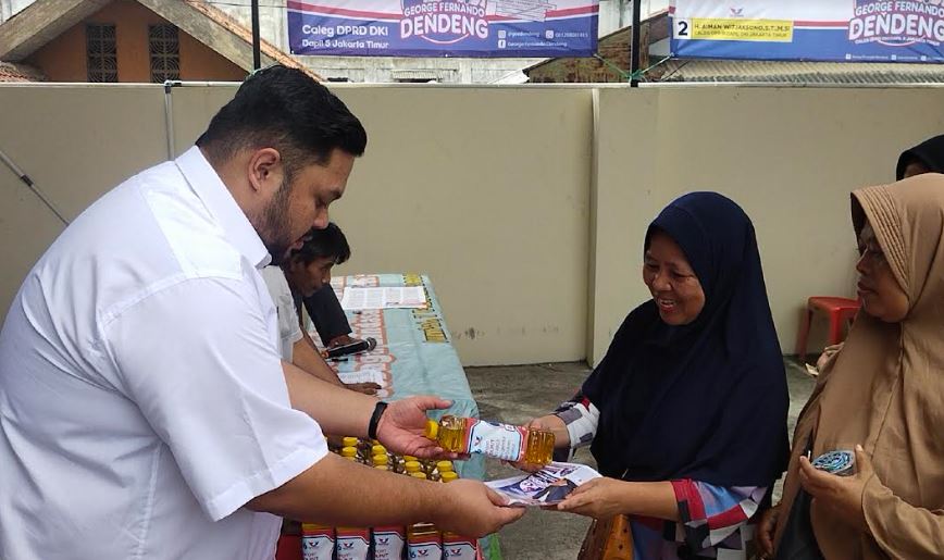 Partai Perindo Gelar Bazar Murah di Tengah Kenaikan Harga Sembako, Warga Kramat Jati: Ini Sangat Membantu