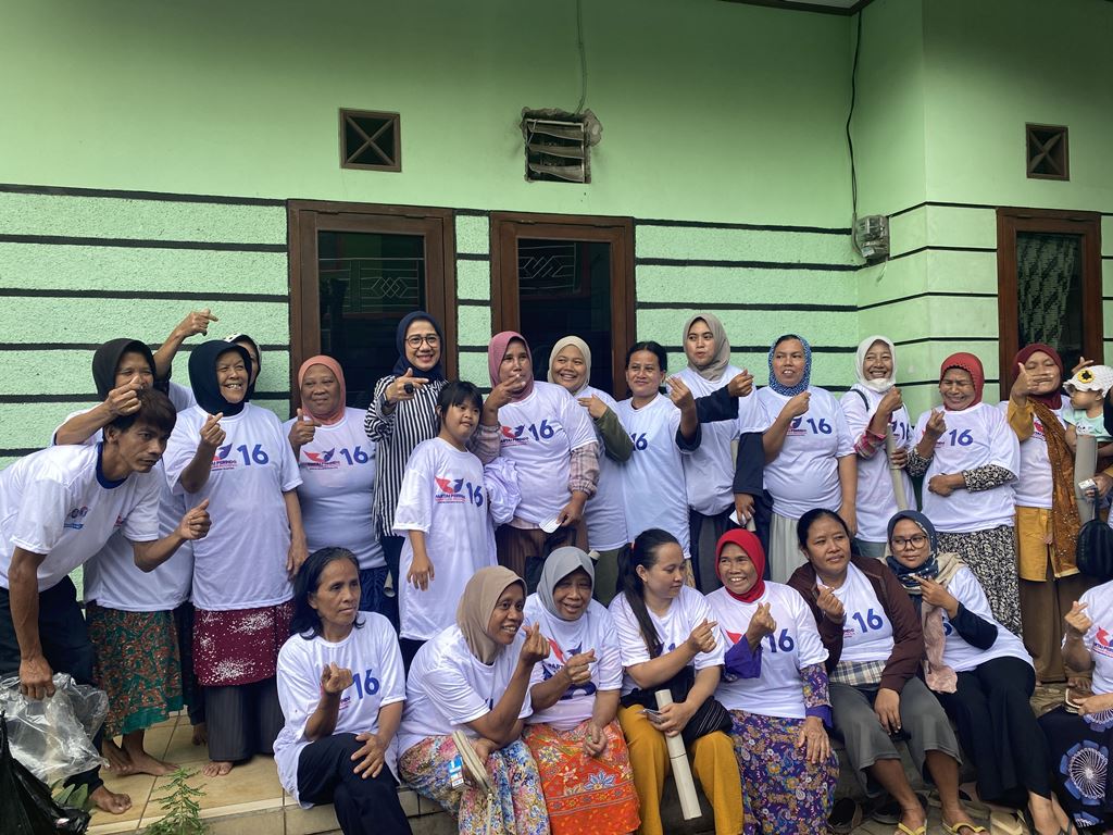 Caleg Partai Perindo Alva Ruslina Ajak Emak-Emak di Pasar Minggu Kawal Pemilu dengan Damai