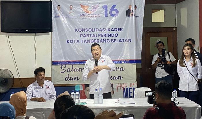 Pemberian Gerobak Perindo di Tangsel, HT: Ini Simbol Perjuangan Bersama Rakyat Kecil