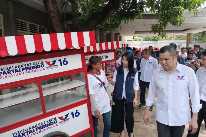 Pesan Liliana Tanoesoedibjo ke UMKM yang Dapat Gerobak Perindo: Kalau Bersih Konsumen Bertambah