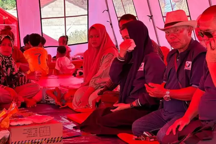 Rasakan Kepedihan Korban Bencana Longsor, Caleg Partai Perindo Teteskan Air Mata
