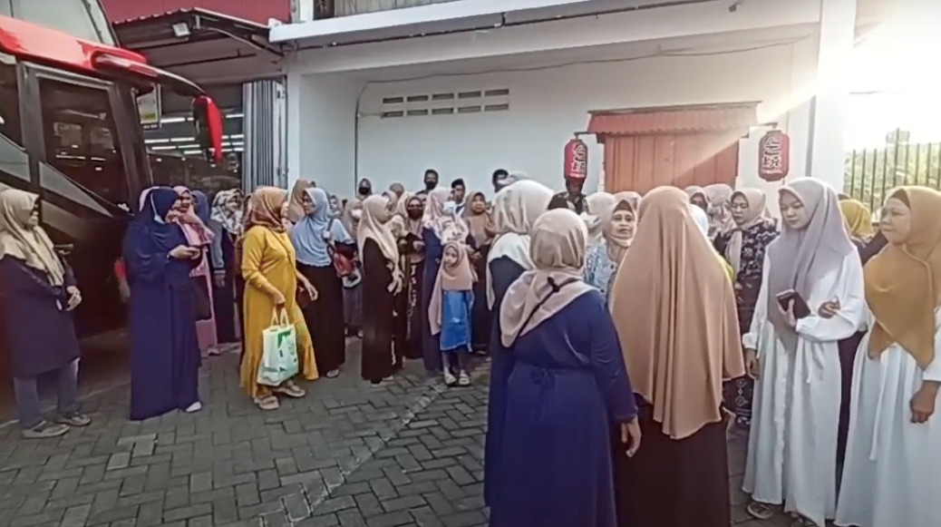 Ratusan Sahabat Angela Ziarah ke Makam Wali, Doakan Caleg Partai Perindo Terpilih di Pemilu 2024
