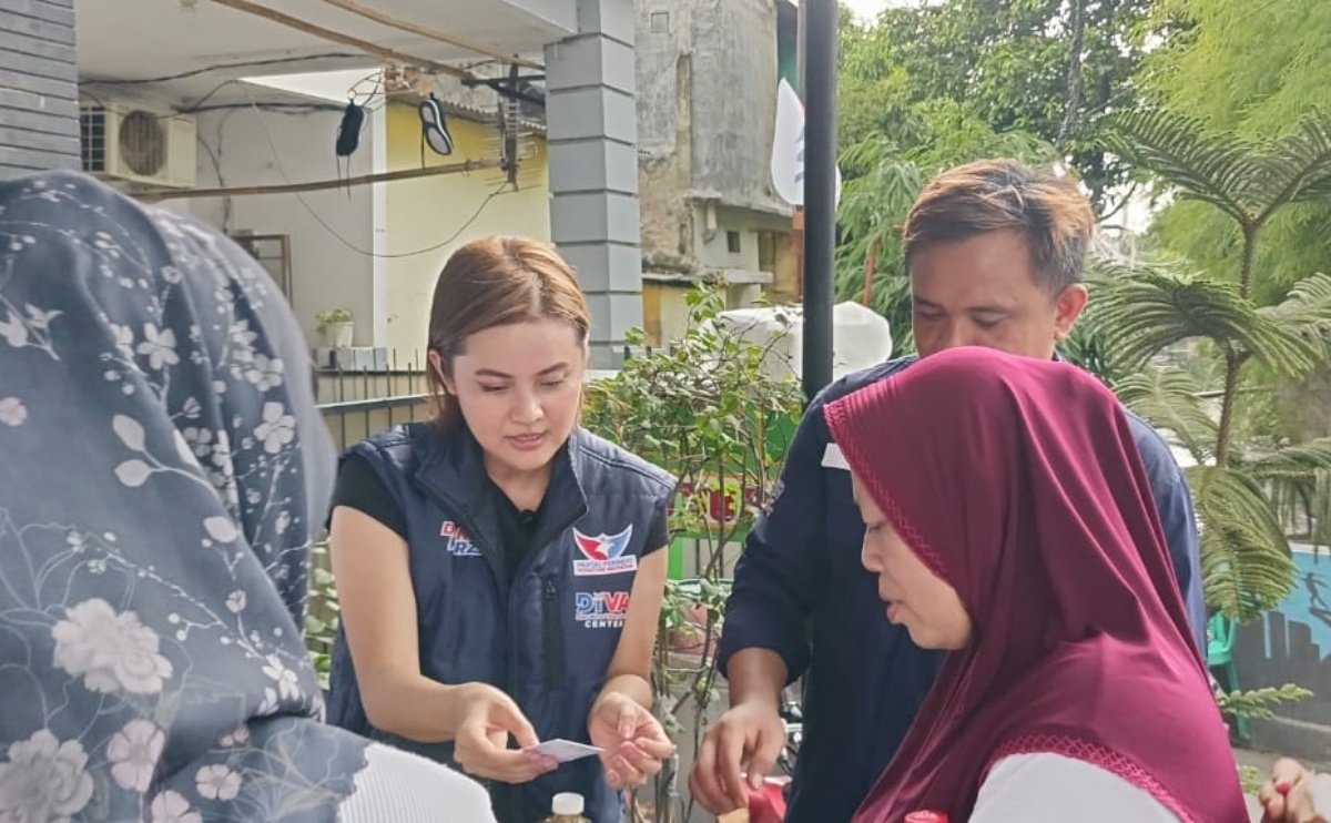 Ratusan Warga Antusias Hadiri Bazar Migor Caleg Partai Perindo Dian Mirza di Cengkareng 