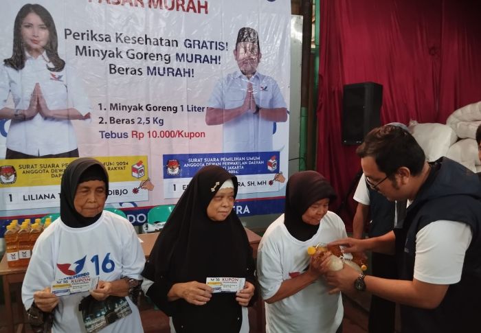 Ratusan Warga Kebayoran Lama Selatan Sambut Meriah Sembako Murah Partai Perindo