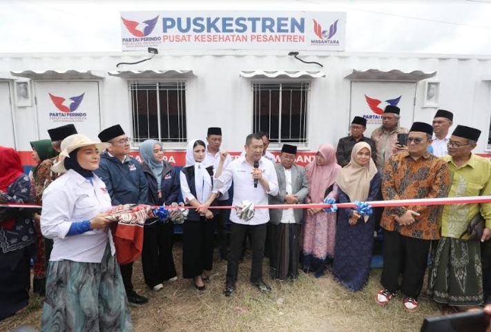 Resmikan Puskestren di KHAS Kempek, Hary Tanoe: Warga Pesantren Harus Kuat Fisiknya