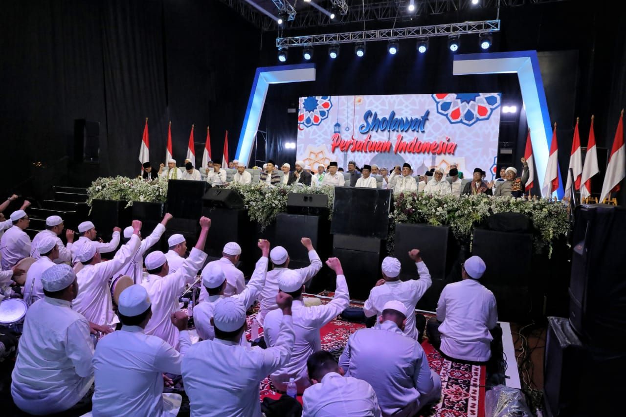 Ribuan Warga Sholawat Persatuan Indonesia Bareng Mahfud MD, Habib Syech dan TGB di Bogor