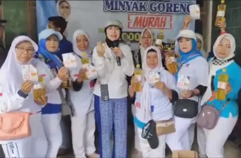 Satu Jam, 300 Liter Minyak Goreng Murah Partai Perindo di Kediri Ludes 