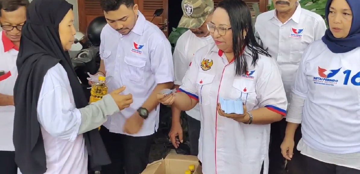 Senang Dapat Bantuan Minyak Goreng, Warga Kediri: Partai Perindo Peduli Rakyat Kecil