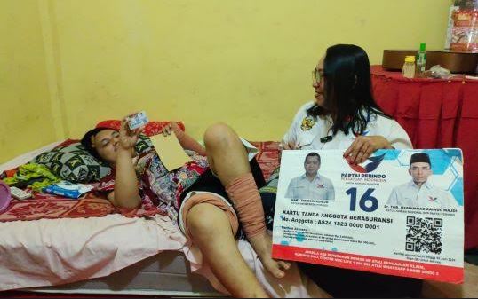 Senyum Warga Kediri Penerima Manfaat KTA Asuransi Perindo, Jeannie: Partai Modern Terbaik