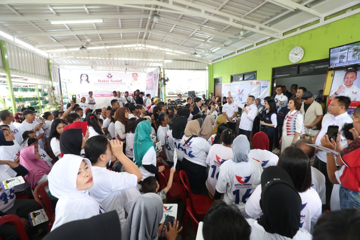 Serunya Nyanyi Bareng Mars Perindo di Kelurahan Tanah Tinggi