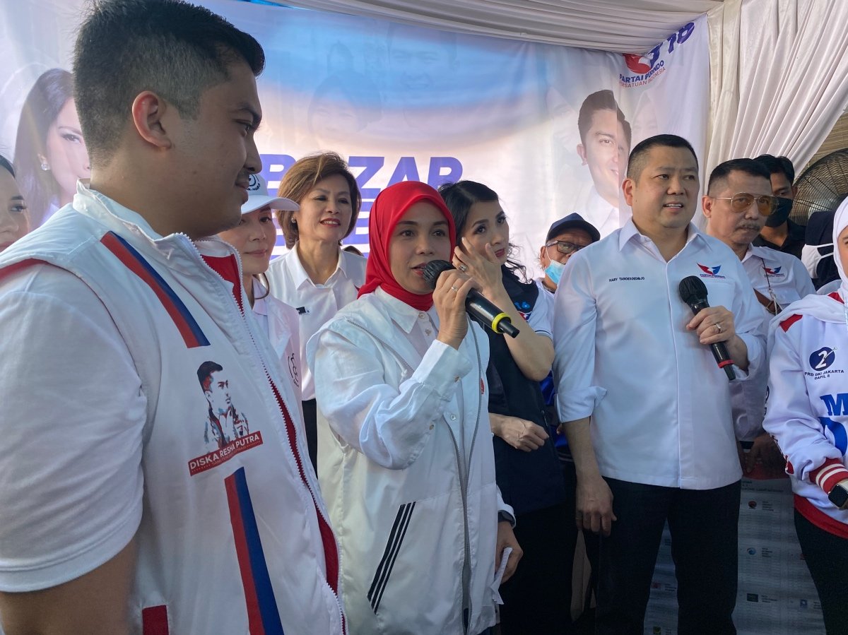 Siti Atikoh Sampaikan 3 Pantun saat Bazar Murah dari Partai Perindo, Disambut Meriah Warga