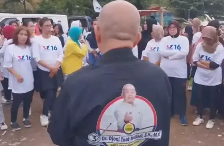 Dipadati Warga Cimahi, Aksi Caleg Partai Perindo Djoni Toat Sosialisasi Pemilu 2024