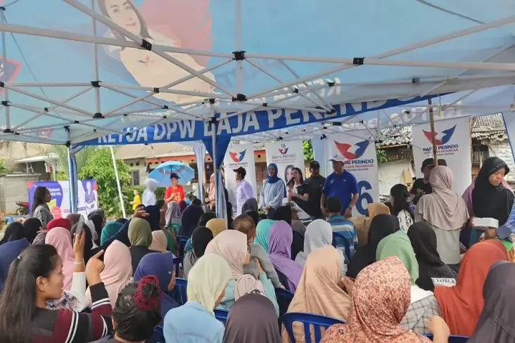 Caleg Partai Perindo Rere Tati Gelar Tebus Migor Murah dan Sosialisasi Ganjar-Mahfud di Rangkapan Jaya Depok