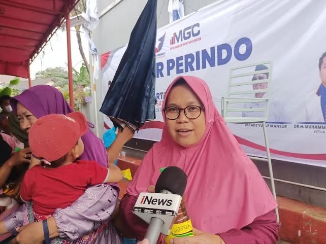 Tebus Murah Minyak Goreng Partai Perindo Rp5 Ribu, Emak-Emak Cipayung Harap Ekonomi Lebih Baik