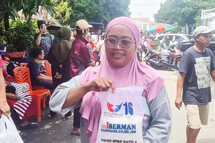Terbantu dengan Bazar Murah Caleg Partai Perindo, Warga Doakan Berman Nainggolan Menang 