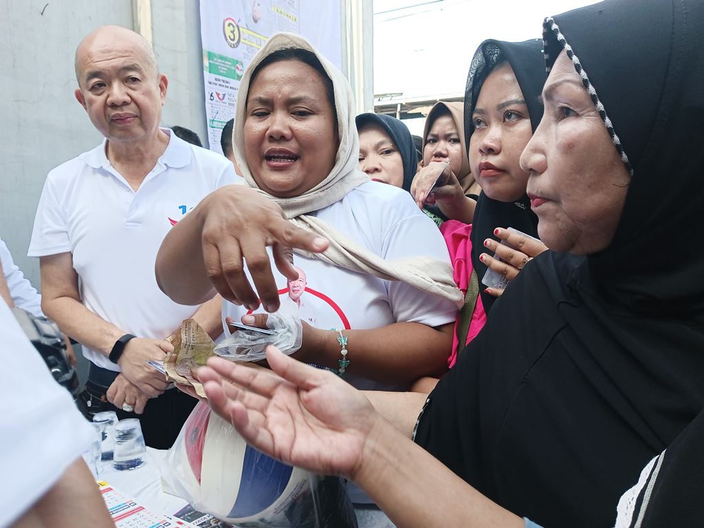 Terbantu dengan Bazar Murah Minyak Goreng, Warga Bandung Doakan Partai Perindo Menang Pemilu 2024