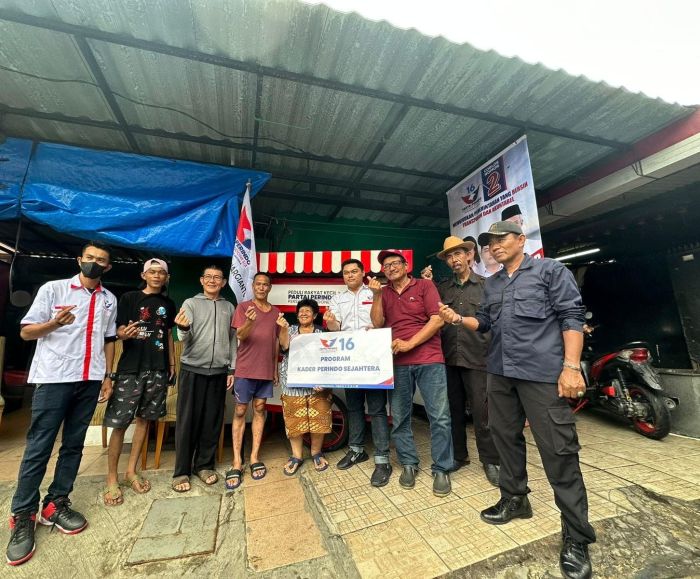 Caleg Partai Perindo Salurkan Gerobak ke Pedagang UMKM di Jakbar
