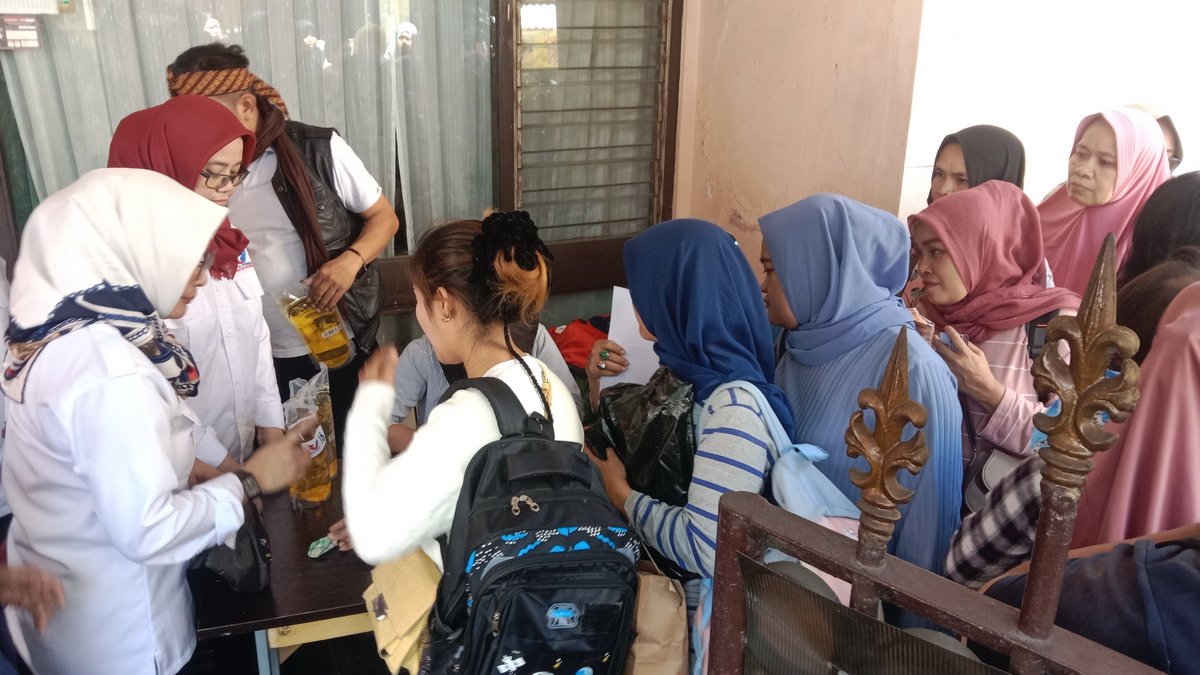 Warga Bandung Bersyukur Partai Perindo Gelar Bazar Murah di Tengah Mahalnya Harga Barang