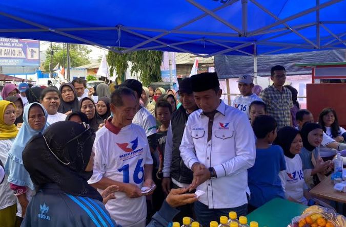 Warga Kecamatan Kalideres Antusias Hadiri Bazar Minyak Goreng Murah Partai Perindo