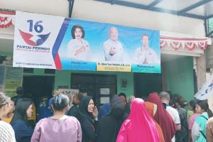 Warga Kiaracondong Semringah Dapat Minyak Goreng Murah dari Partai Perindo: Alhamdulillah