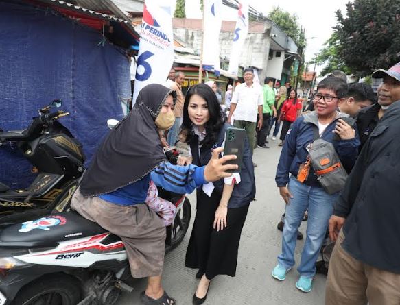 Warga Koja Bahagia Bertemu Liliana Tanoesoedibjo: Orangnya Cantik, Baik dan Merakyat