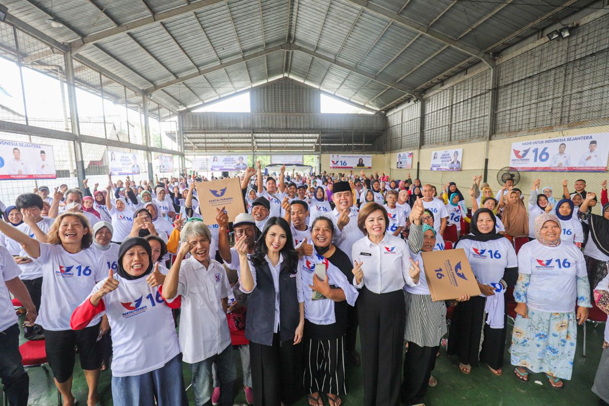 Warga Puji Mars Perindo saat Ikut Bazar Murah: Cakep Banget!