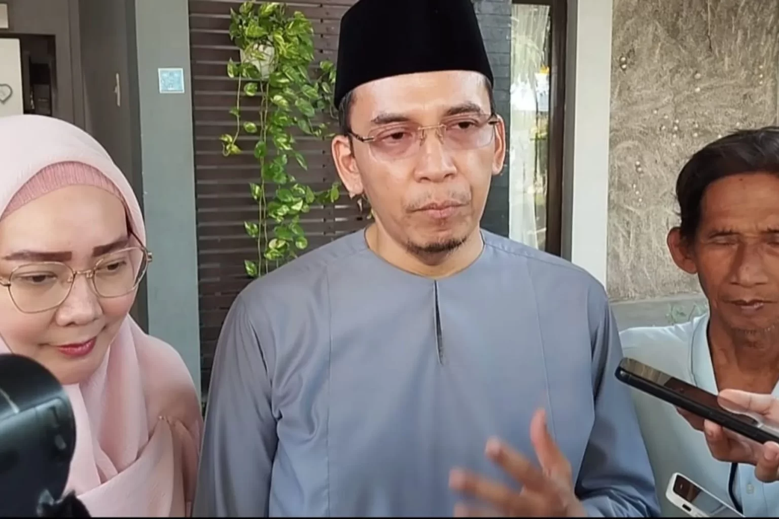 TGB: Film Dirty Vote itu Peringatan untuk Menjaga Demokrasi