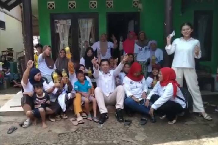 Bazar Minyak Goreng Murah dari Caleg Partai Perindo Ilham Fuaddy Disambut Antusias Warga Ciamis