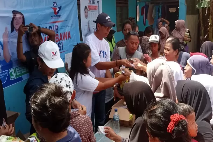 Gelar Bazar Murah di Tambun Bekasi, Caleg Partai Perindo: Bentuk Kepedulian pada Rakyat Kecil 