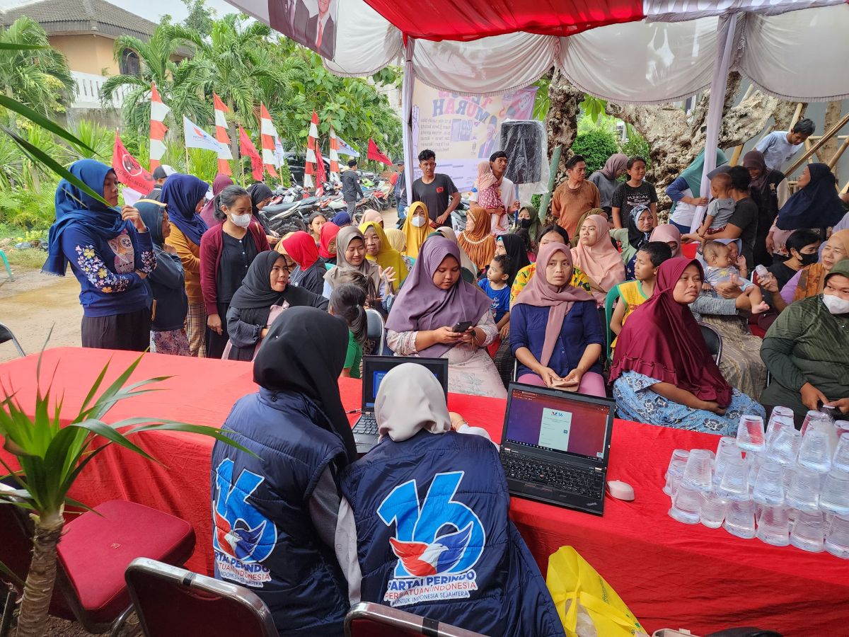 Partai Perindo Bersama TPN Ganjar-Mahfud Gelar Bazar Sembako Murah di Jakbar