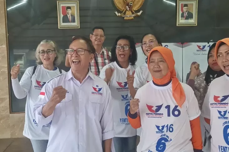 Caleg Partai Perindo Alex Maramis Gelar Tebus Murah Minyak Goreng di Bekasi 