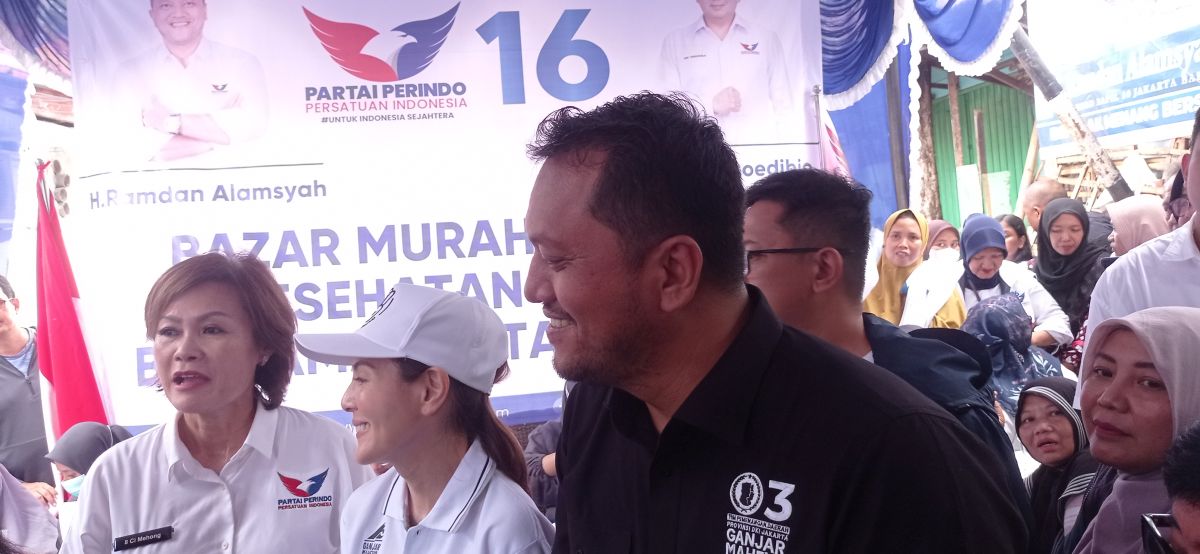 Caleg Partai Perindo Bagikan 2.000 Paket Minyak Goreng untuk Warga Kebon Jeruk