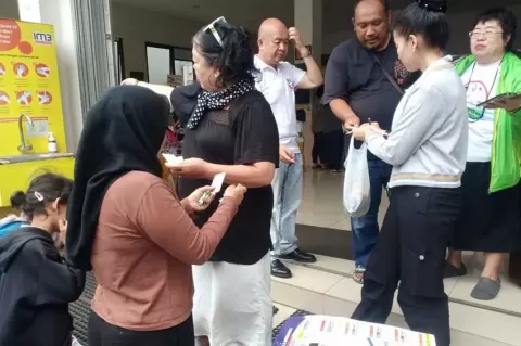 Caleg Partai Perindo Djoni Toat 3 Kali Gelar Tebus Murah Minyak Goreng di Regol Bandung 