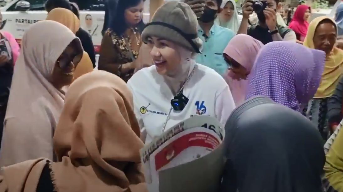 Caleg Partai Perindo Venna Melinda Adakan Bazar Migor Murah, Warga Kediri Antusias